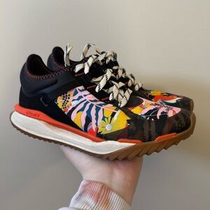 The North Face women’s Vectiv escape floral design lace up hiking sneakers